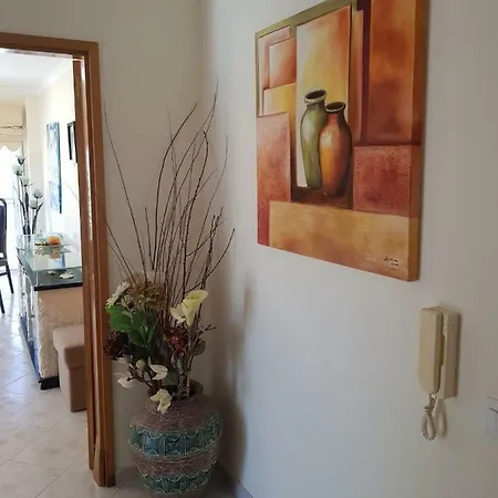 Quiet Overlooking The Swimming Pool *