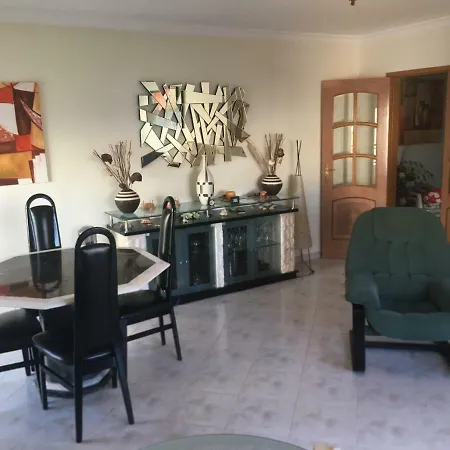 Quiet Overlooking The Swimming Pool *