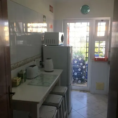 Quiet Overlooking The Swimming Pool Апартаменты *