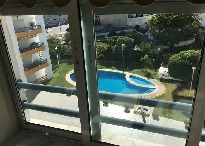 Quiet Overlooking The Swimming Pool *