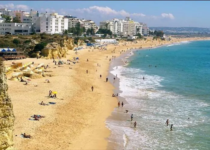 Quiet Overlooking The Swimming Pool Armação de Pêra