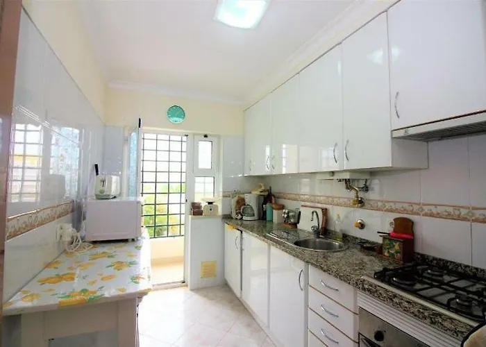 Quiet Overlooking The Swimming Pool Armação de Pêra