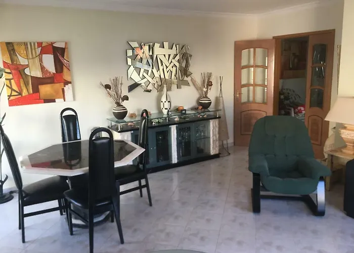 Quiet Overlooking The Swimming Pool *