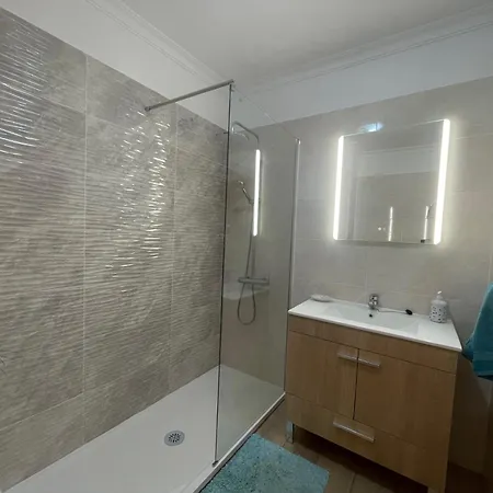 Quiet Overlooking The Swimming Pool *