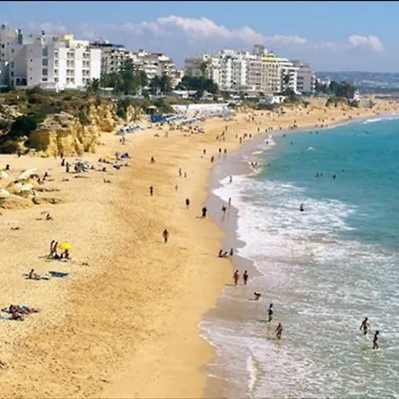 Quiet Overlooking The Swimming Pool Armação de Pêra