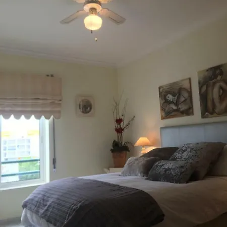 Quiet Overlooking The Swimming Pool Appartement *