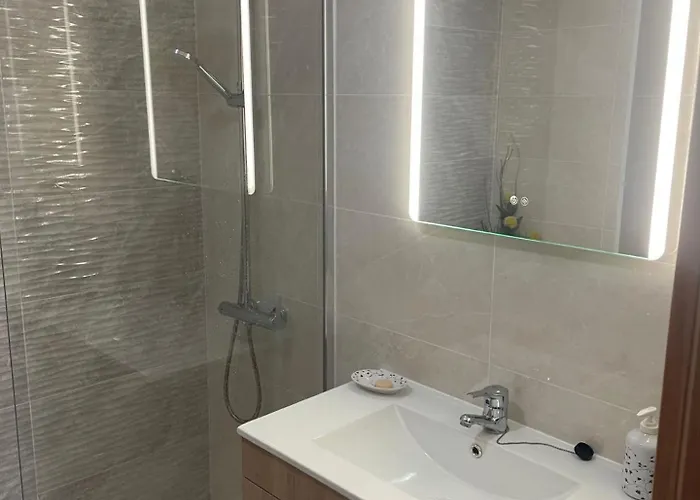 Quiet Overlooking The Swimming Pool * Armação de Pêra