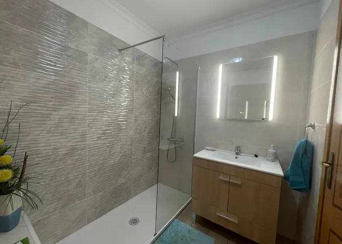 Quiet Overlooking The Swimming Pool *