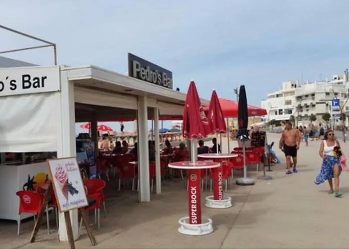 Quiet Overlooking The Swimming Pool Armação de Pêra