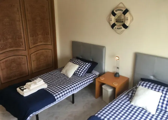 Quiet Overlooking The Swimming Pool Armação de Pêra