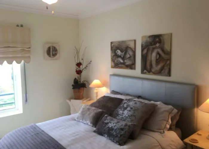 Quiet Overlooking The Swimming Pool * Armação de Pêra