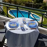 Quiet Overlooking The Swimming Pool Apartman