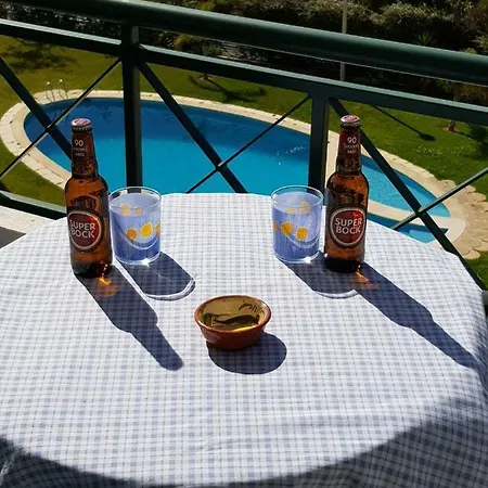 Quiet Overlooking The Swimming Pool Apartment Armacao de Pera