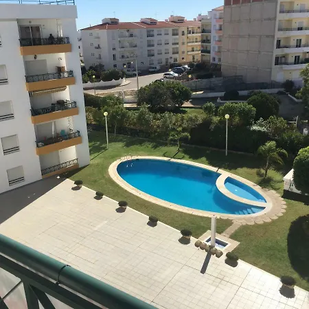 Quiet Overlooking The Swimming Pool Apartment